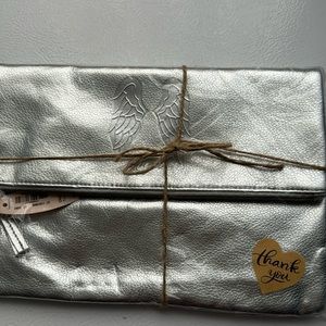 Silver Metallic VS Angel Clutch